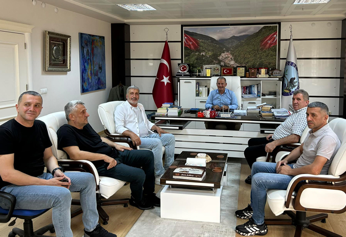 Hanerolu, kizdere Belediye Bakan Karagz makamnda ziyaret etti