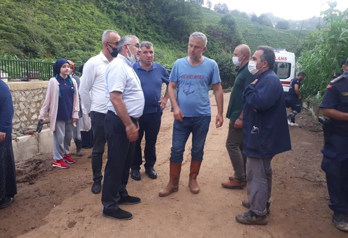 Rize ube Bakanmz Bursal, sel felaketinden etkilenen yerleri ziyaret etti