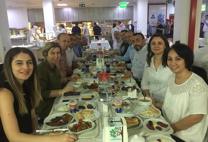 Karada, orlu Algida Dondurma Fabrikas iftar yemeine katld