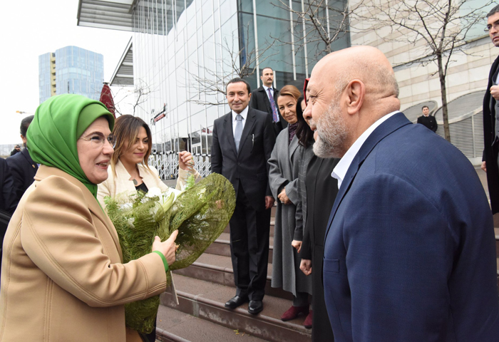 EMNE ERDOAN, BNLERCE HAK-ޒL KADINLA BULUTU