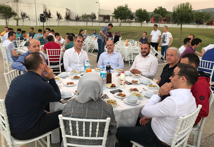 Genel Bakan Yardmclarmz Golf Dondurma alanlar ile iftarda bulutu