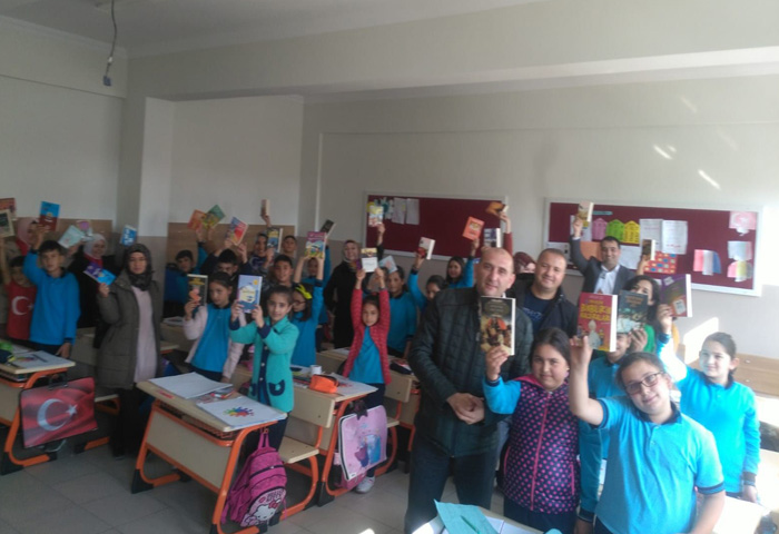 Karaman Kadn Komitemiz balanan kitaplar rencilere teslim etti
