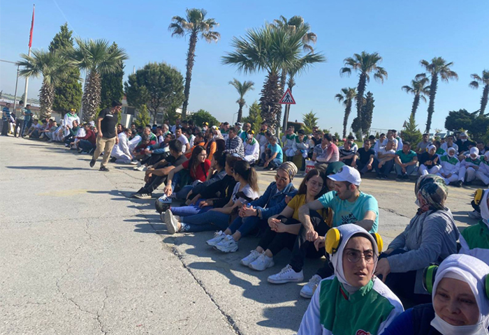 Abalıoğlu Lezitada çalışan üyemiz işçilerin fabrika önünde yaptığı oturma eylemi ulusal basında yer aldı