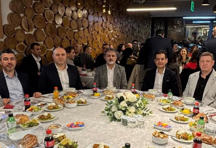 G�lpolat, Ayn� Sofrada, Ayn� G�n�lde