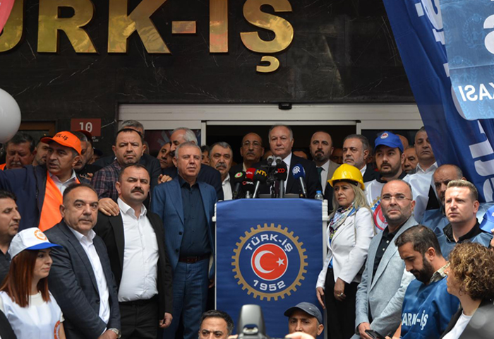 TRK- GENEL MERKEZ NNDE KAMU LER ADINA GL BR ARI: BU MASA SUSARSA, MEYDANLAR KONUUR