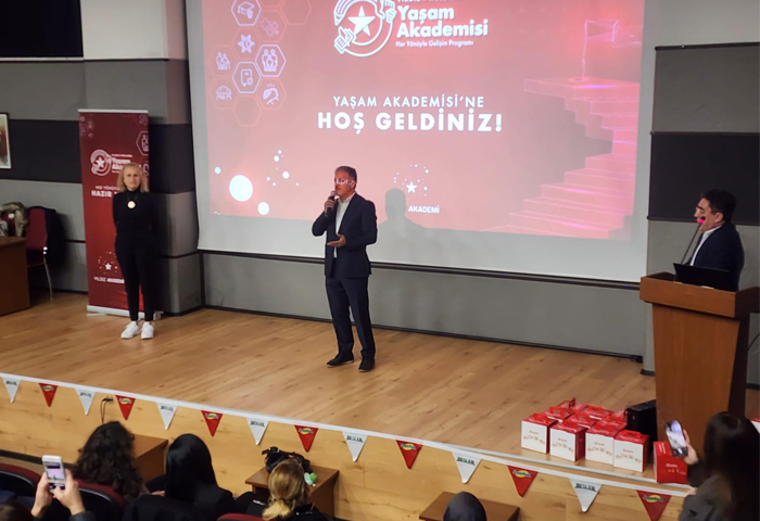 Yldz Holding Yaam Akademisinden Gelecee Dokunan Kapan Program