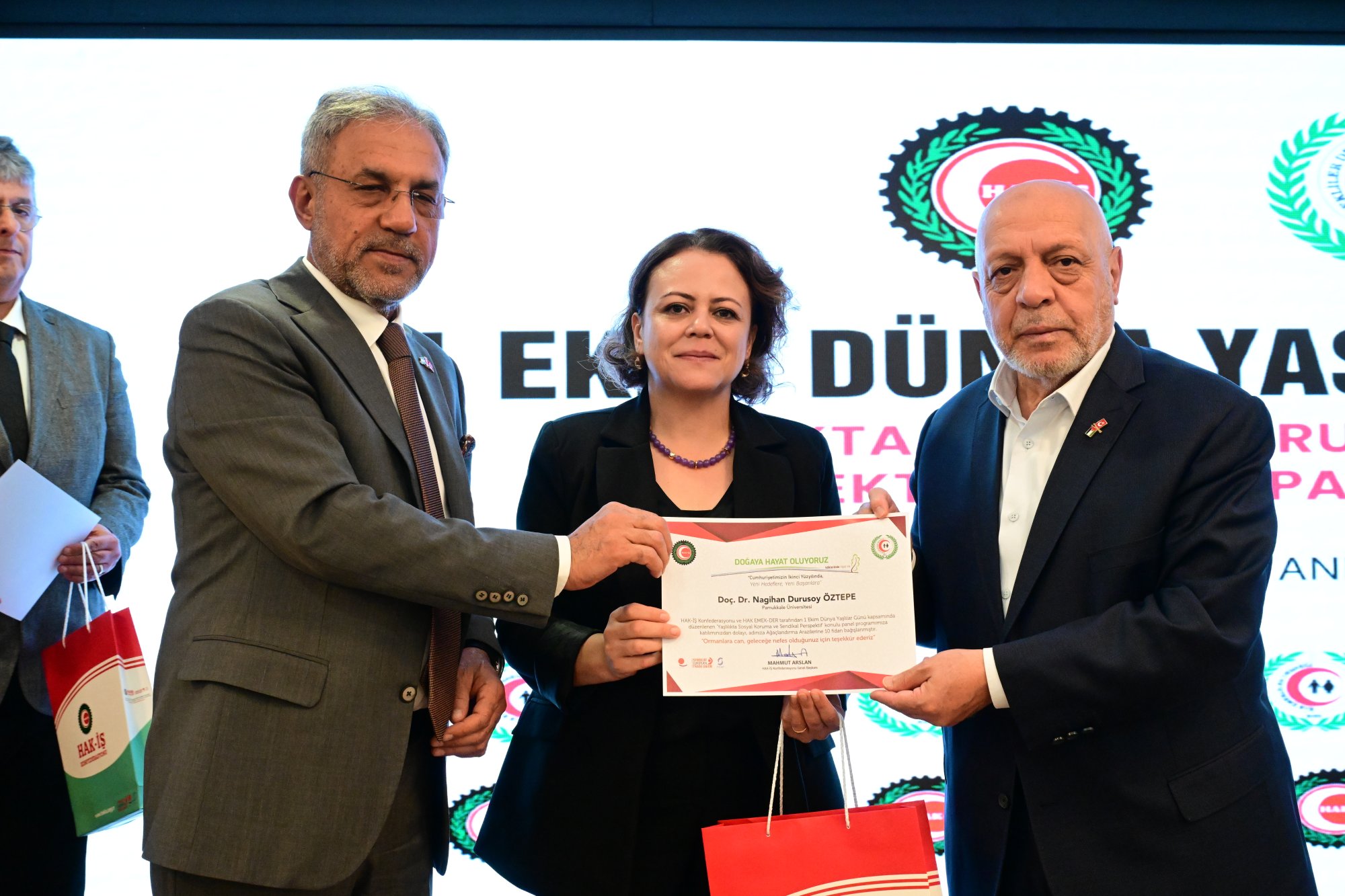Hak Emek Der 1 Ekim Dnya Yallar Gnn Etkinlikle Kutlad