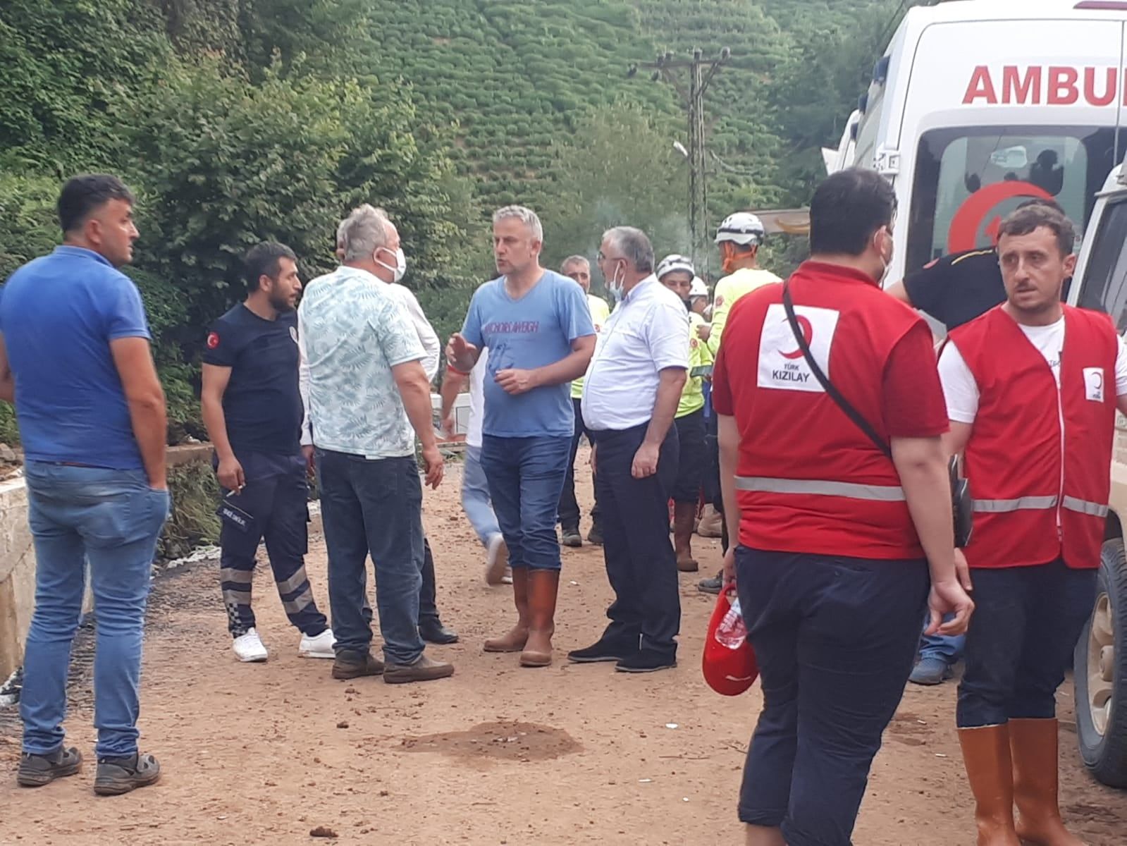 Rize ube Bakanmz Bursal, sel felaketinden etkilenen yerleri ziyaret etti