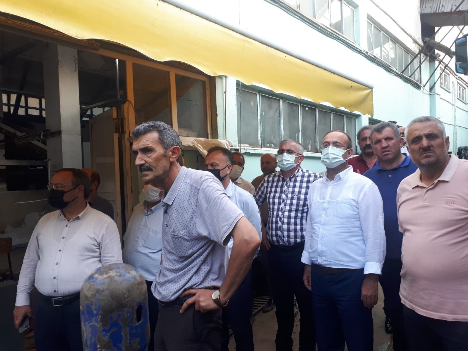 Karadağ, selden dolayı devre dışı kalan Ambarlık ve Büyükköy çay fabrikalarında incelemelerde bulundu