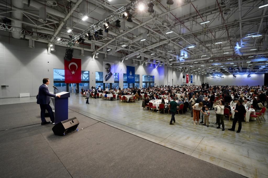 ​stanbul Bykehir Belediyesi alanlar ve aileleri iftar programnda bulutu