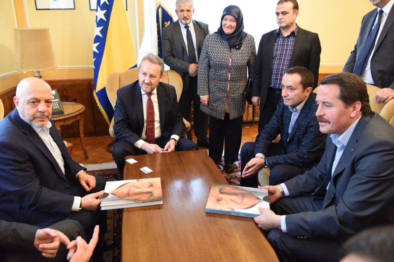 Hak- ve Memur-Sen Heyeti, Bosna Hersek Devlet Bakanl yesi zzetbegovii Ziyaret Etti