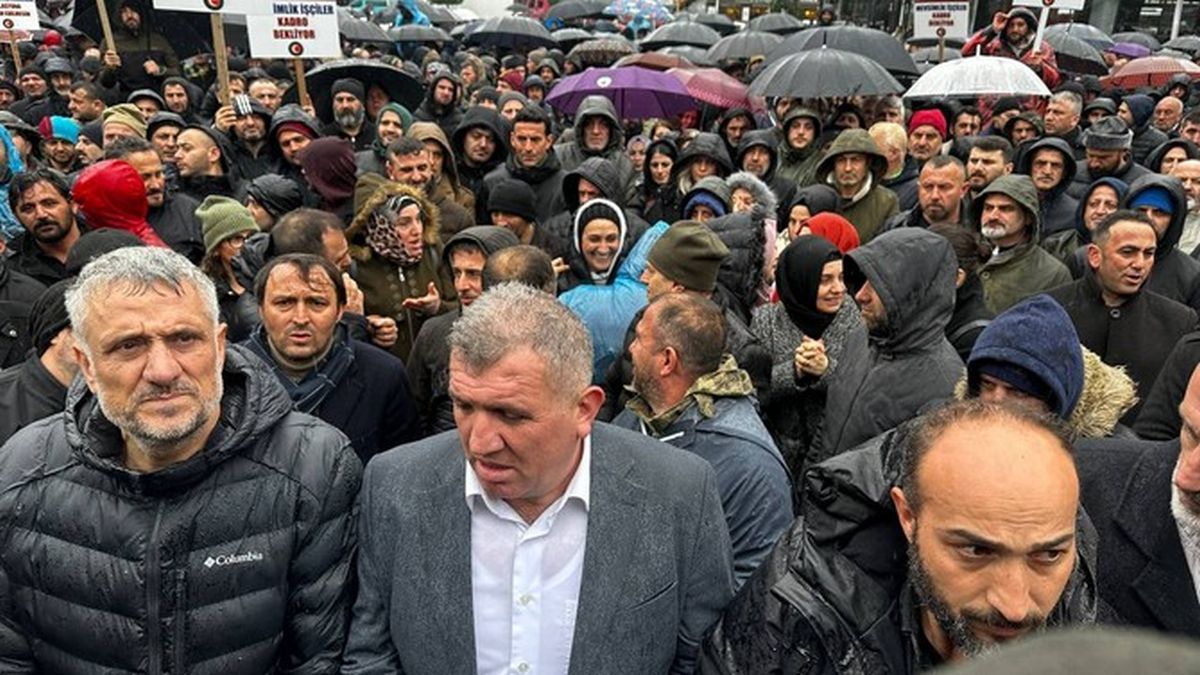 Mevsimlik ii olarak alan binlerce aykur iisi Rize'de kadro talebiyle meydana indi