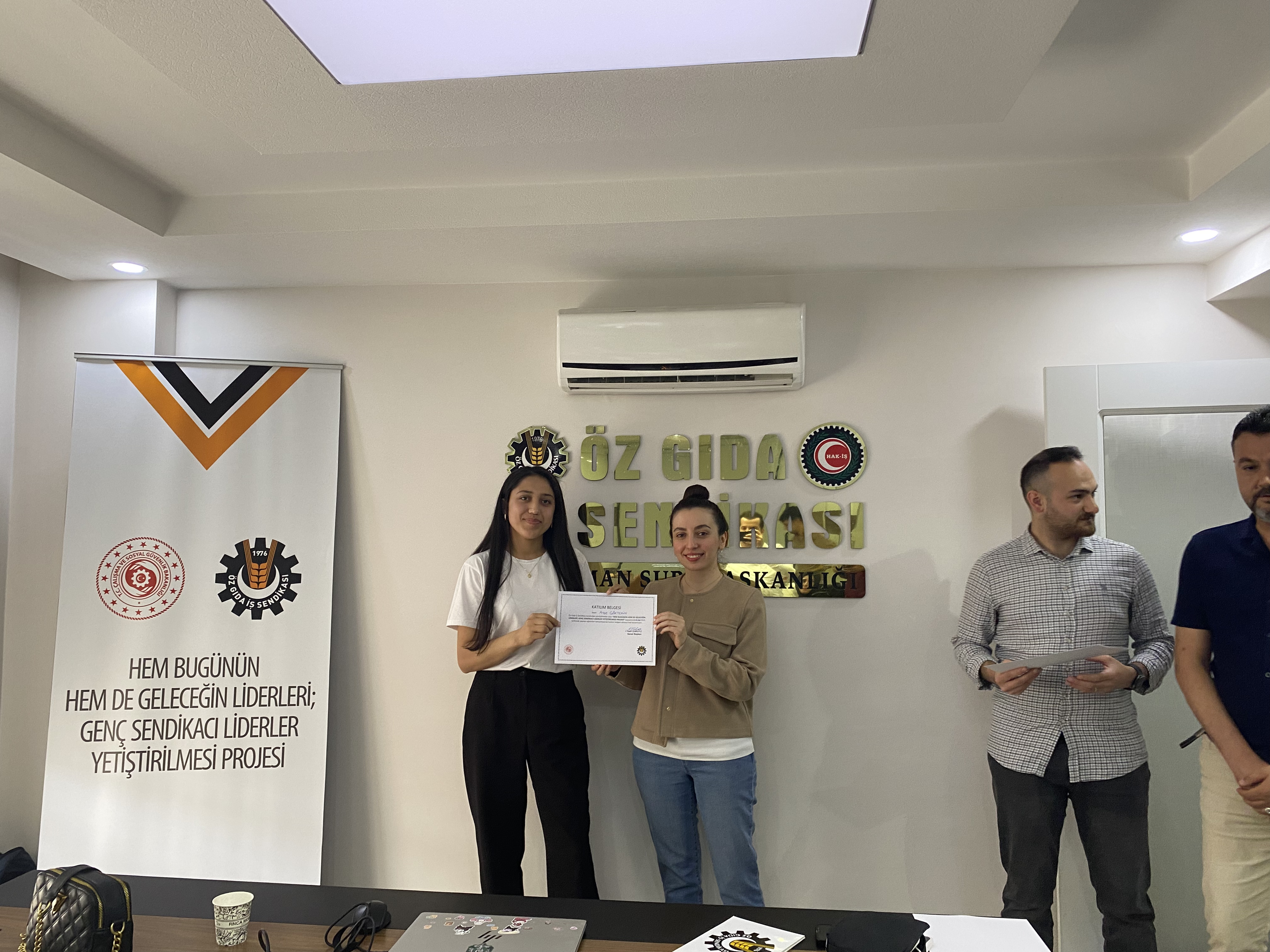 Gen Emek Gcne Yatrm: z Gda 'ten Gelecee Gl Bir Adm