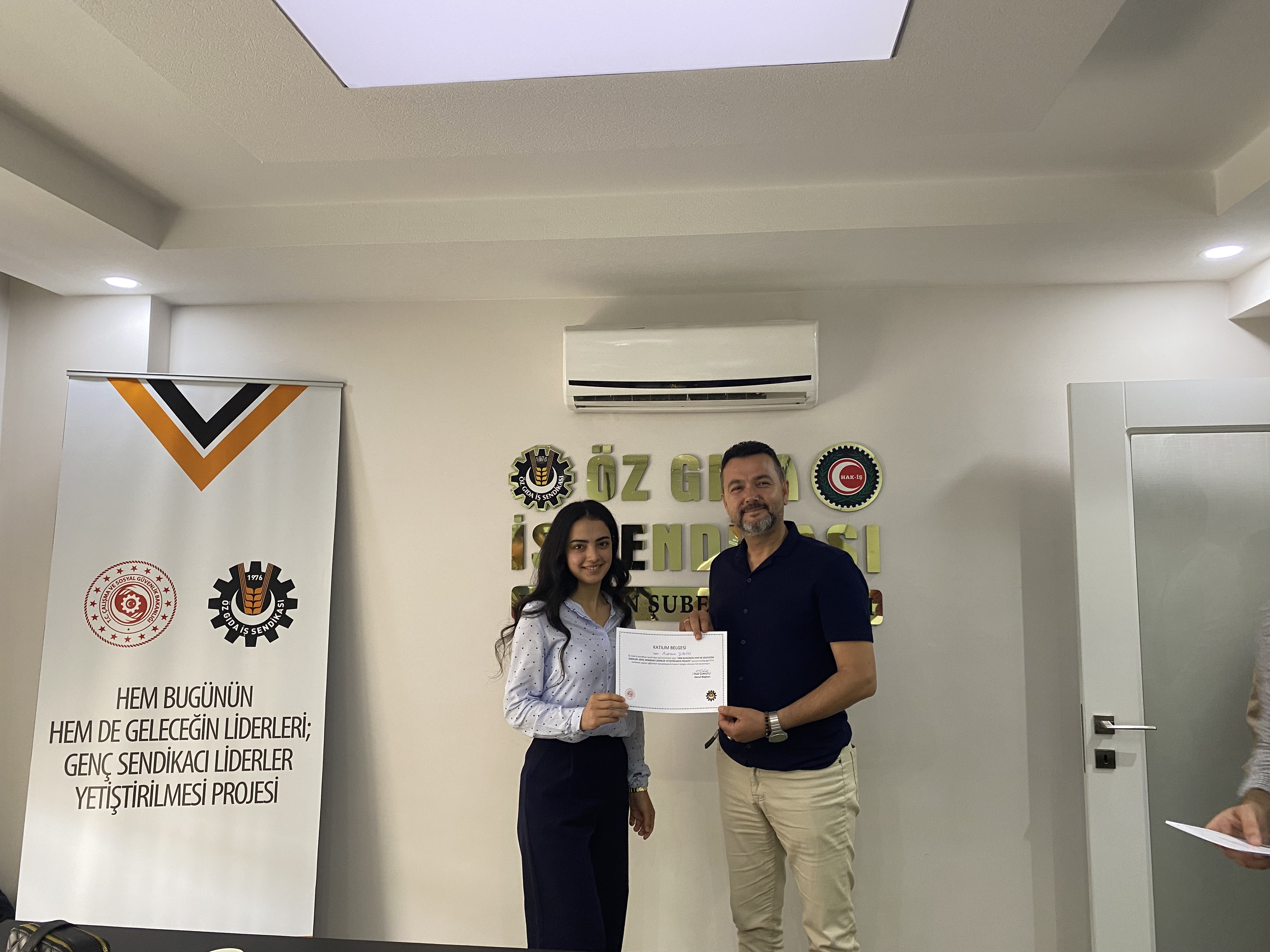 Gen Emek Gcne Yatrm: z Gda 'ten Gelecee Gl Bir Adm