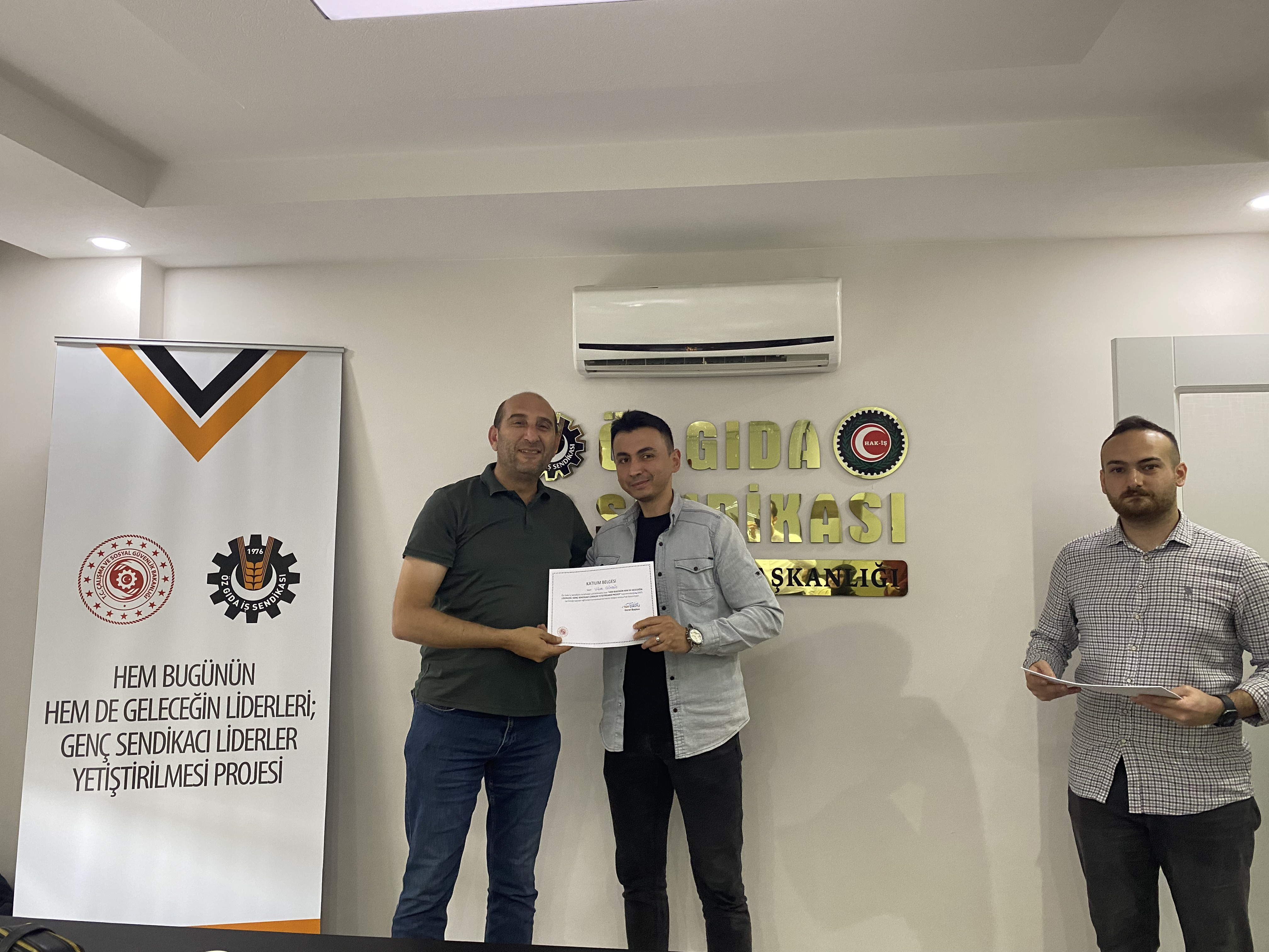 Gen Emek Gcne Yatrm: z Gda 'ten Gelecee Gl Bir Adm