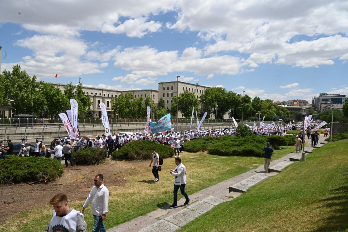 HAK-ޒTEN HAZNE VE MALYE BAKANLIINA KP YRY: EMEKLER BEKLYOR, SZLEME GECKMESN