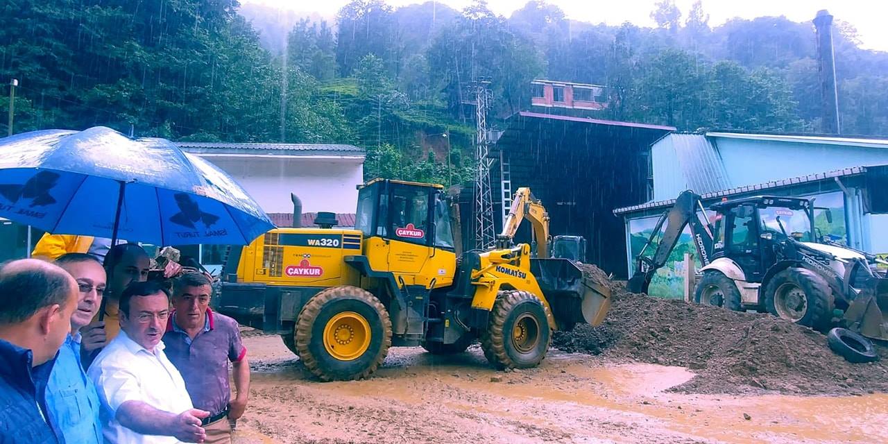 Rize ube Bakanmz sel felaketinden etkilenen Ambarlk ay Fabrikasn ziyaret etti