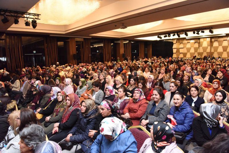 Binlerce Hak- yesi Kadn Ankara'da Bulutu