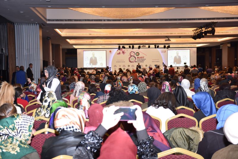 Binlerce Hak- yesi Kadn Ankara'da Bulutu